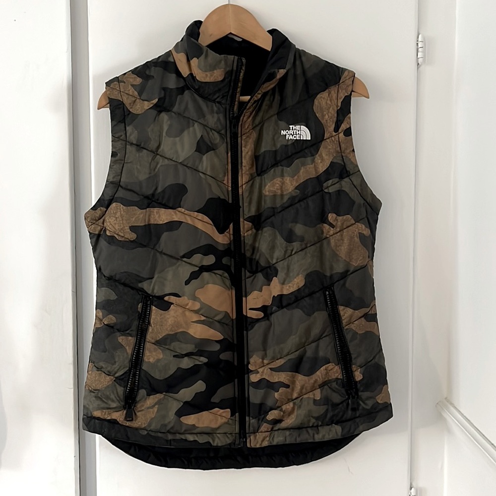 North Face camo vest (M)